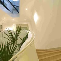 Patio déservant les 3 salles et le bureau