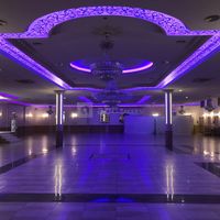 Salle de réception avec lumière violette