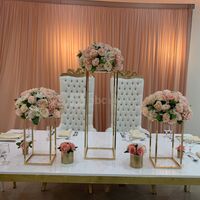 Table d'honneur en cours de nouvelle décoration