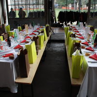 Dîner assir sous le hangar