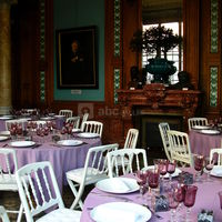 Dîner assis au jardin d'hiver