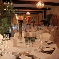 Dîner dans la salle des chais