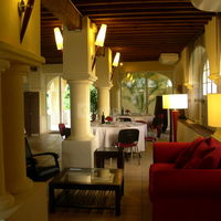 Salle sous arcades