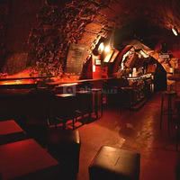 Piste de danse/banquette et bar de "The Underground"