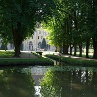 Façade et parc de l'abbaye @jérôme johnson