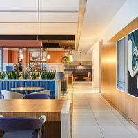 Bar, espace de co-working et carte disponible toute la journée