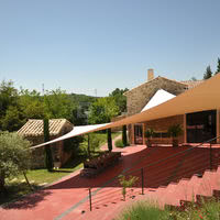 La terrasse rouge du Mas de So (avec le voile)