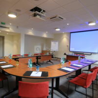 Salle de séminaire en u