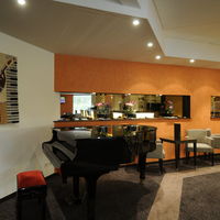 Piano bar