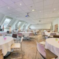 Salon 160m2 en Cabaret (Podium+Scène+Régie)