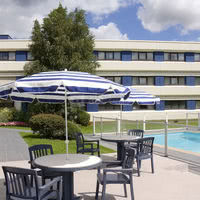 Terrasse et piscine