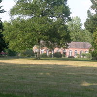 Vue de l'orangerie depuis le parc