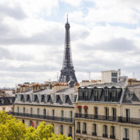 A côté de l'hôtel