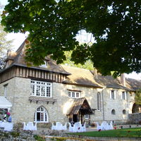 La façade du manoir, côté jardins