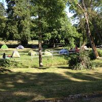 Camping possible au bord de la rivière...