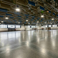 Salle 1400 m² vide