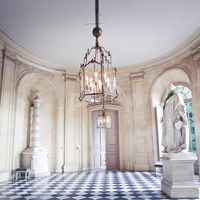 Vestibule d'entrée permettant l'accès aux salons