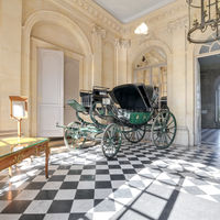 Vestibule d'entrée permettant l'accès aux salons