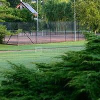 Le terrain de tennis