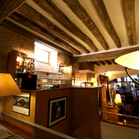 Salon bar