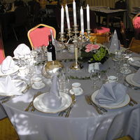 Presentation de tables gris perle
