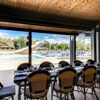 Terrasse salle/ Camping des Portes du Beaujolais