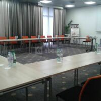 30 personnes en U