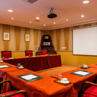 Salle de réunion en U