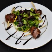 Salade d'aiguillettes de Canard au pruneaux
