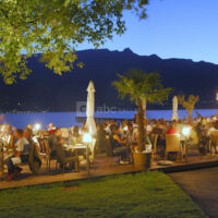 Restaurant bord de lac
