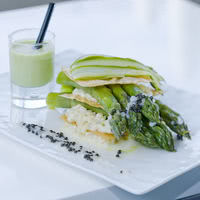Mille feuille asperges de provence, caviar oscietre