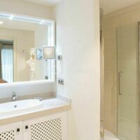 Salle de bain de la suite jacuzzi