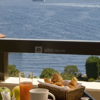 Petit-déjeuner en terrasse