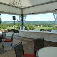 Apéritif dans le chapiteau