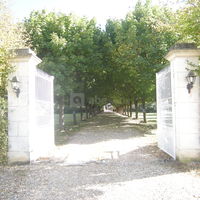 Entrée, allée, parking