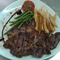 Entrecôte grillée et frites