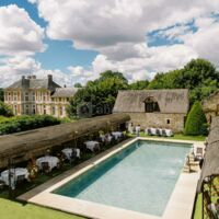 La piscine et le château Renaissance