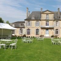 Chateau avec petit chapiteau