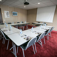 Salle de réunion en U