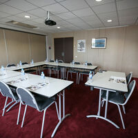 Salle de réunion en U