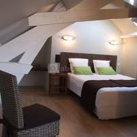 Chambre familiale arbre de judée (4 personnes)