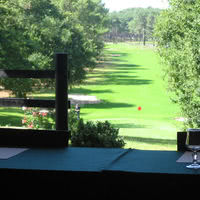 Salon ardilouse ouvrant sur le golf