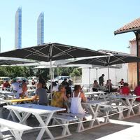 Terrasse vue sur le pont
