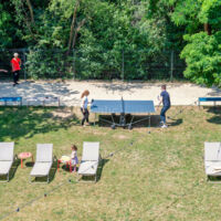 Terrain de pétanque et de ping-pong
