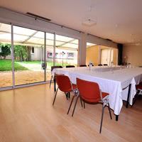 Salle de séminaire vu jardin