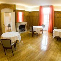 Avec tables rondes