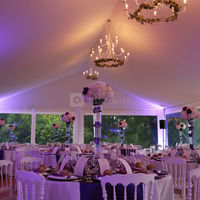 Dîner sous la tente