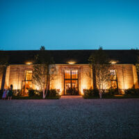 Vue exterieure de l'Orangerie éclairée de nuit