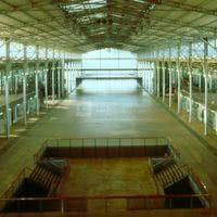 Grande halle intérieure
