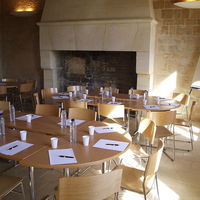 Salle avec cheminée et petit four à pain du manoir
